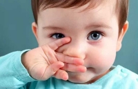 Hygiene Nasale Nettoyer Et Moucher Le Nez Du Bebe Avec Produits Prorhinel